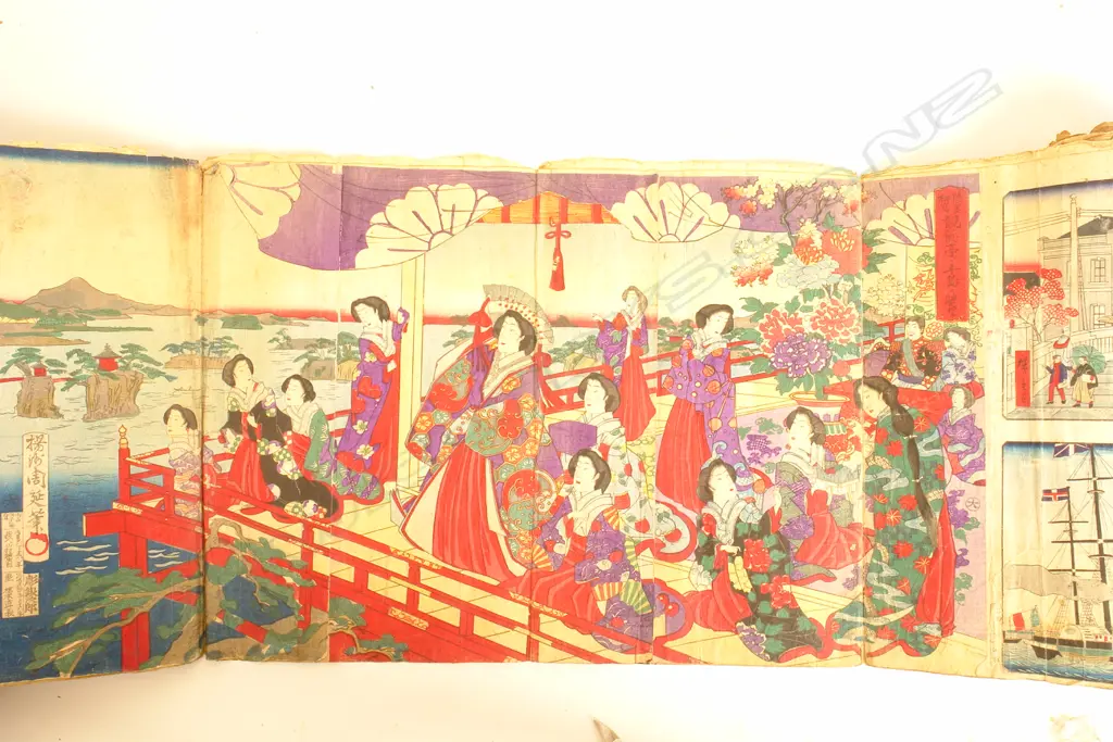 A rare collection of over 100 19thC Japanese woodblock prints in one single long scroll Image 1++