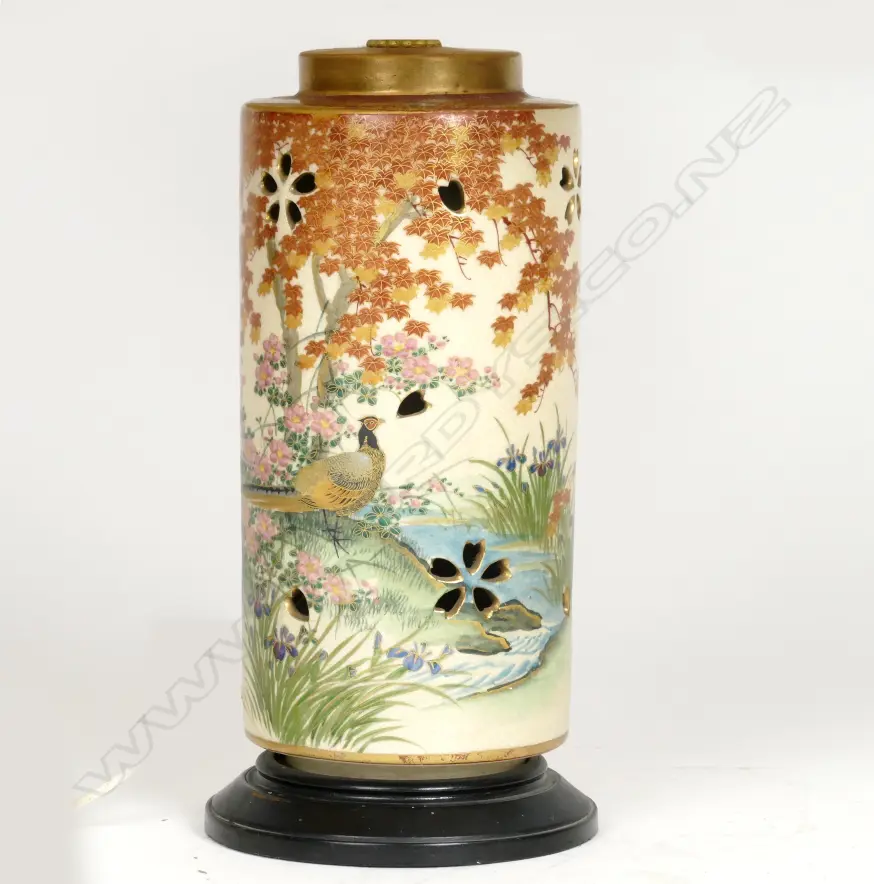 A Japanese Satsuma table lamp Image 1++