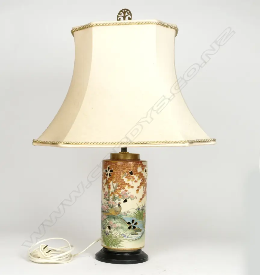 A Japanese Satsuma table lamp Image 1++