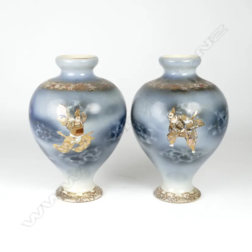 A pair of uncommon Satsuma vases Image 1++