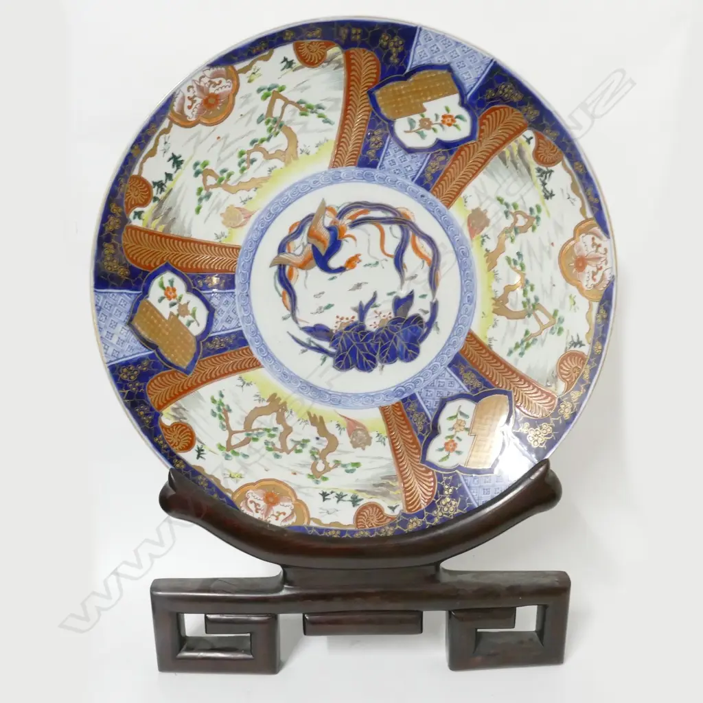 A large Japanese Imari porcelain charger Image 1++