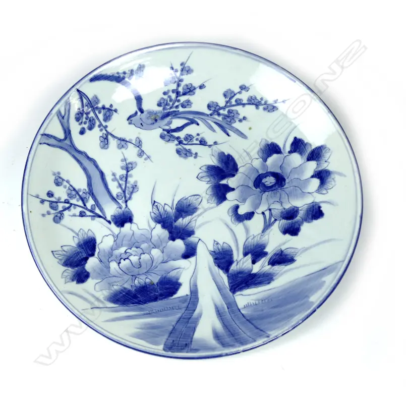 A large Japanese Arita charger Image 1++