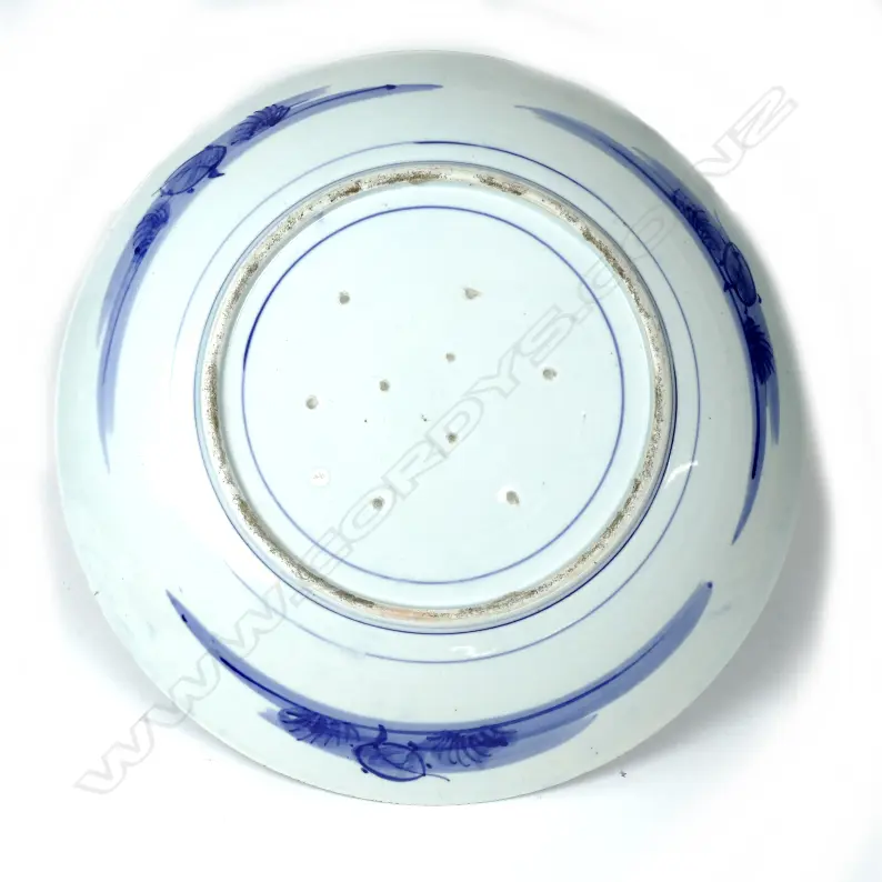 A large Japanese Arita charger Image 1++
