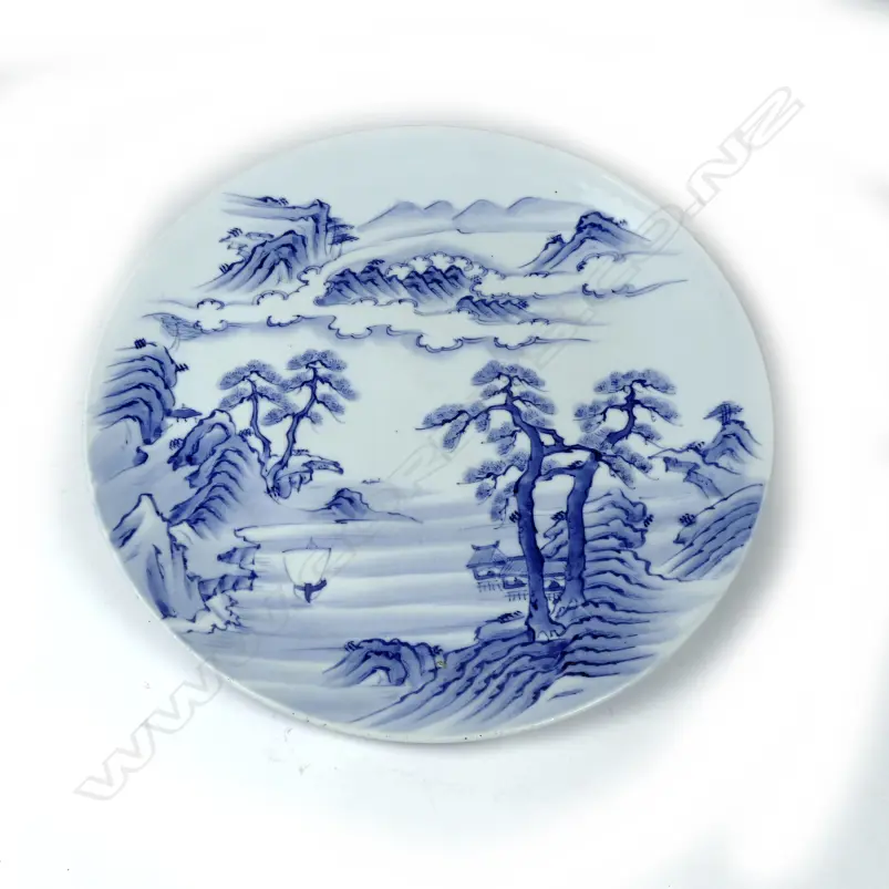 A large Japanese blue and white Arita porcelain charger Image 1++