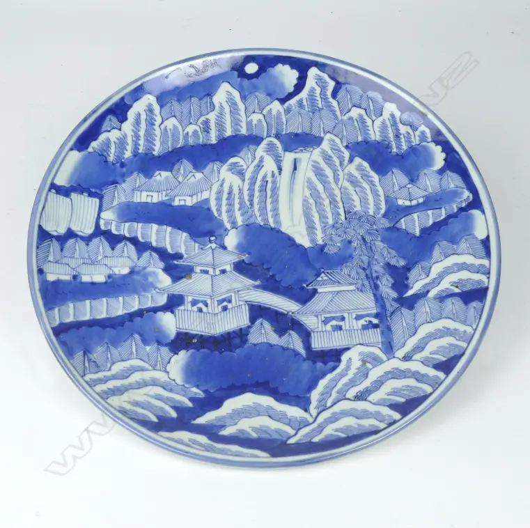 A Japanese Arita porcelain charger Image 1++