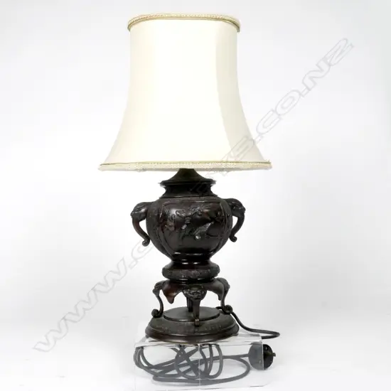 A Japanese bronze vase based table lamp
