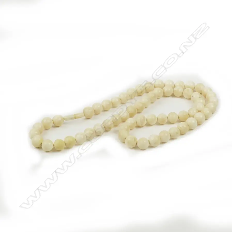 A vintage ivory bead necklace Image 1++