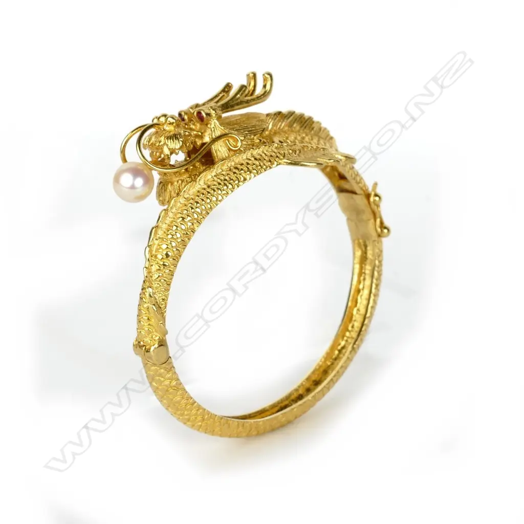 A 22ct. gold jewellery suite Image 1++