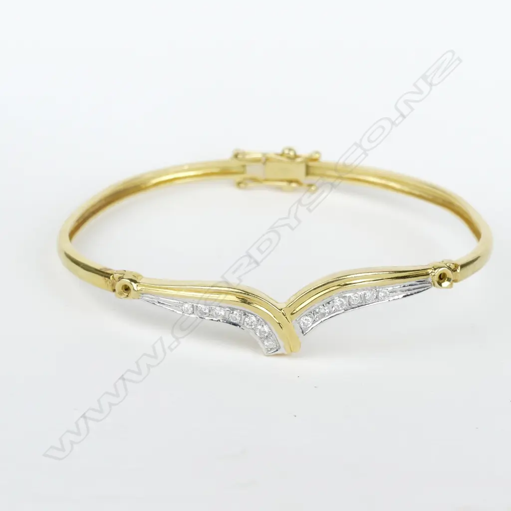 An 18ct gold and diamond necklace and bangle Image 1++