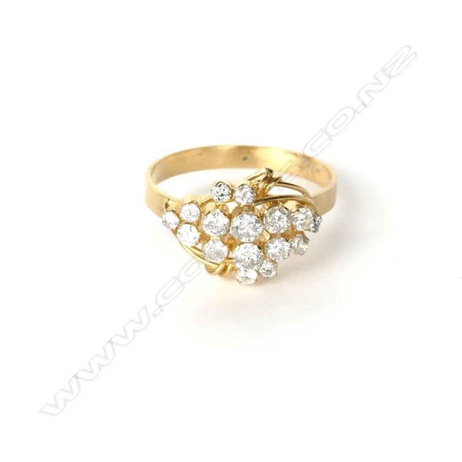 An 18ct. gold and diamond ring and bracelet set Image 1++