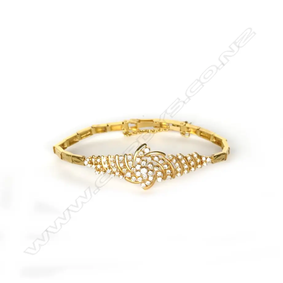 An 18ct. gold and diamond ring and bracelet set Image 1++