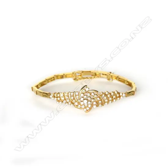 An 18ct. gold and diamond ring and bracelet set