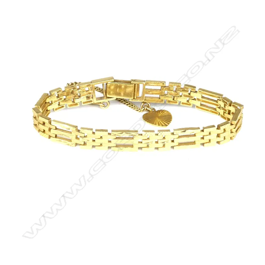 A 22ct gold bracelet Image 1++