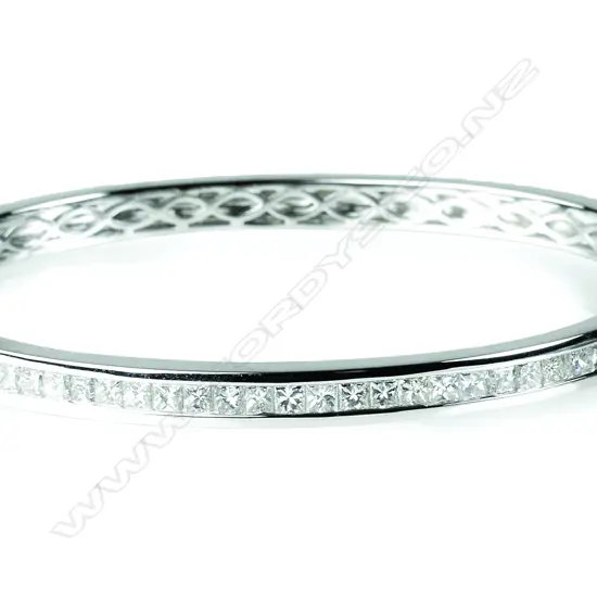 A modern 18ct. white gold and diamond hinged bangle