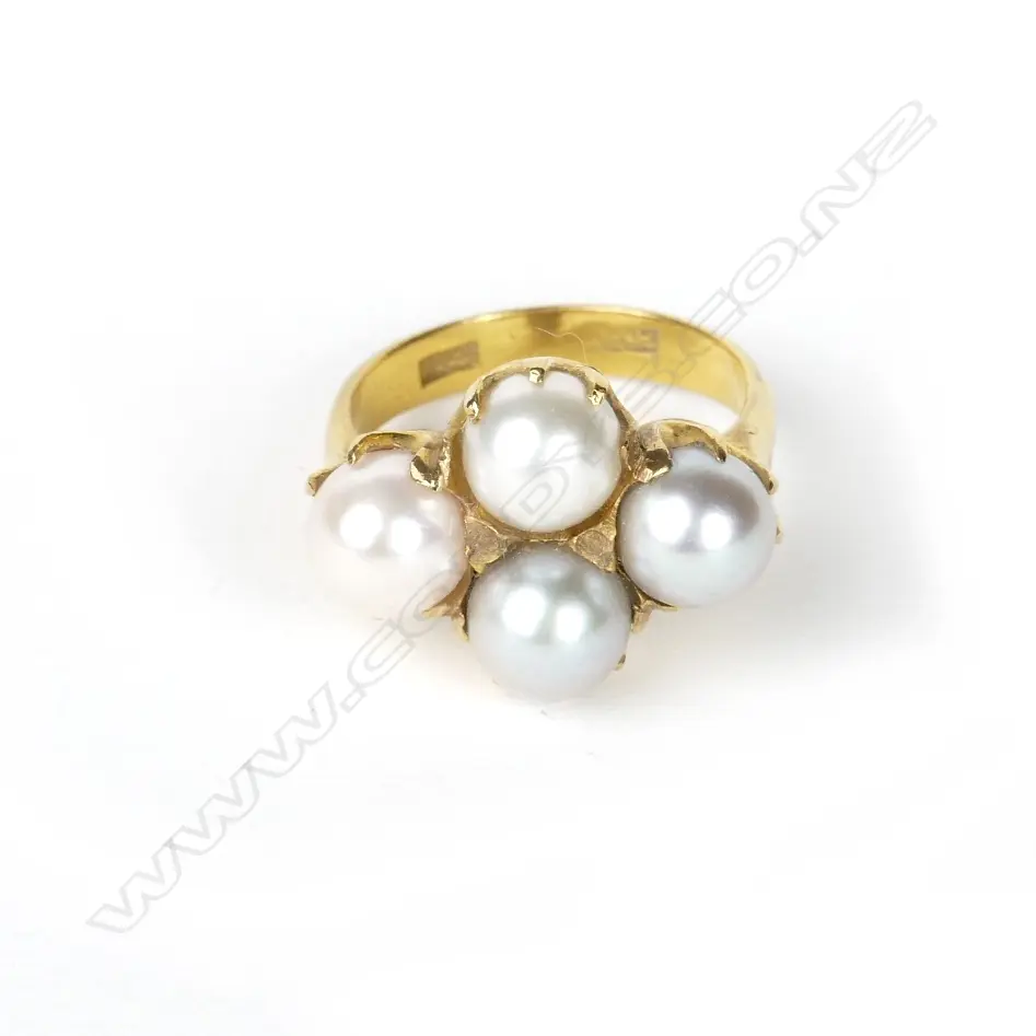 A 20ct. gold and pearl ring Image 1++