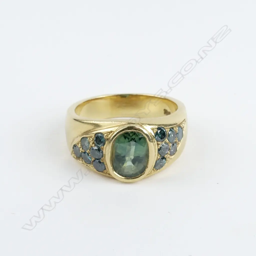An 18ct gold and sapphire ring Image 1++