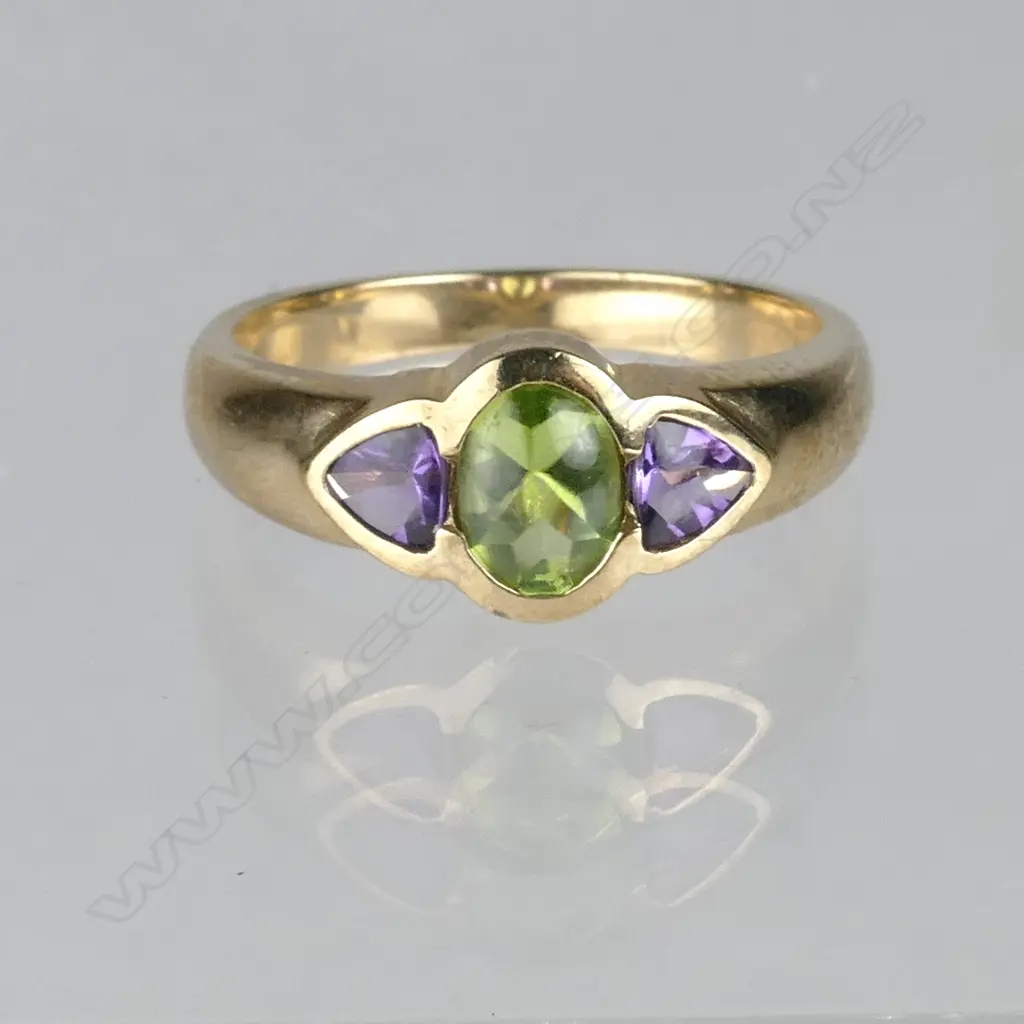 A 9ct. rose gold peridot and amethyst ring Image 1++