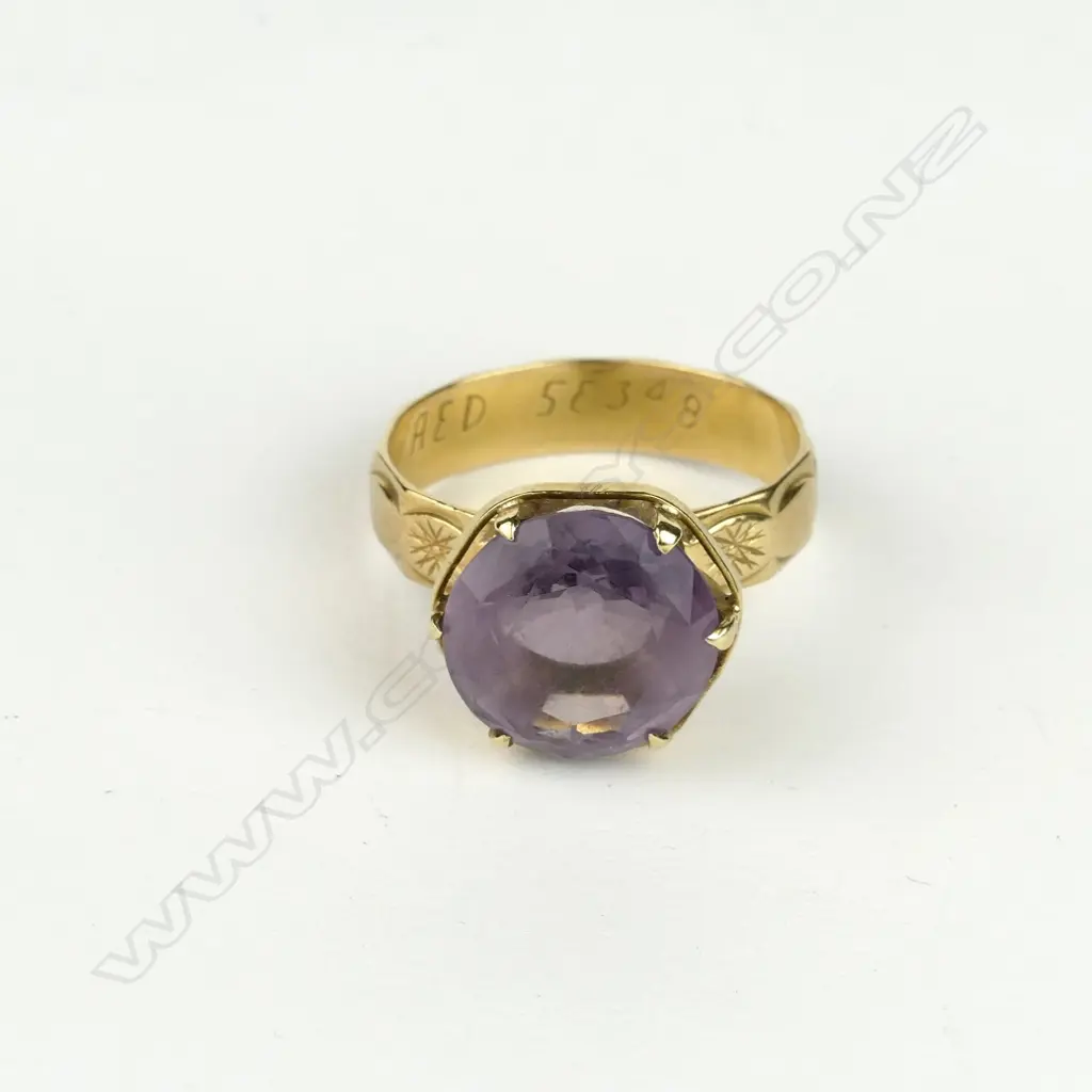 A retro 18ct. yellow gold and amethyst ring Image 1++