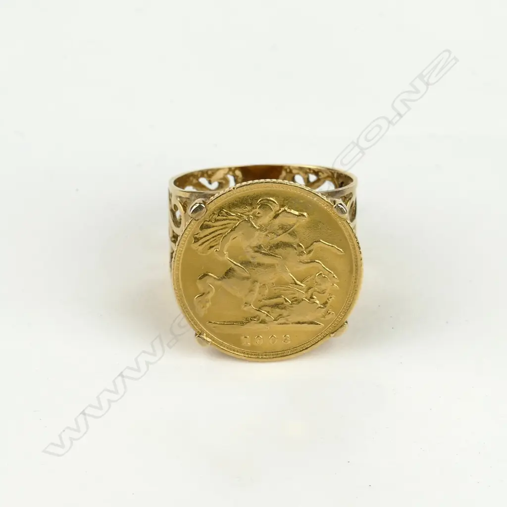 An Edwardian gold half sovereign ring Image 1++