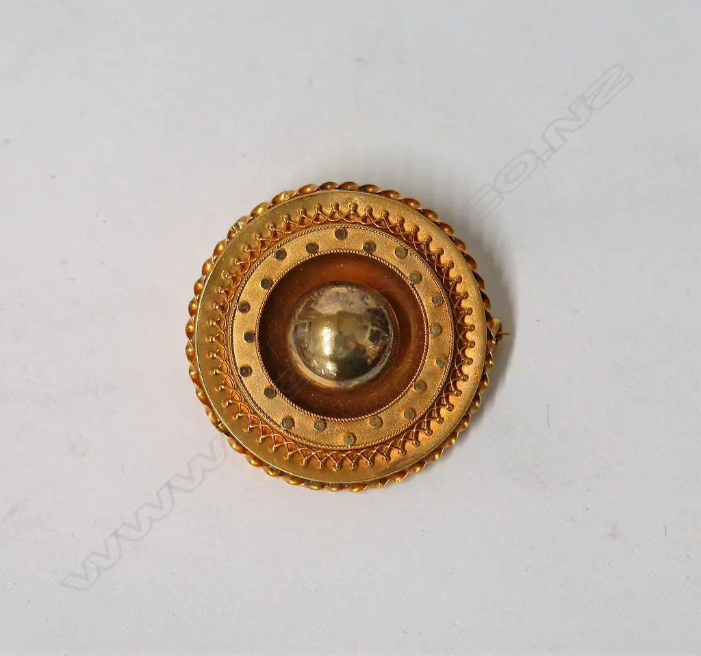 A Victorian Etruscan 15ct. yellow gold circular brooch Image 1++