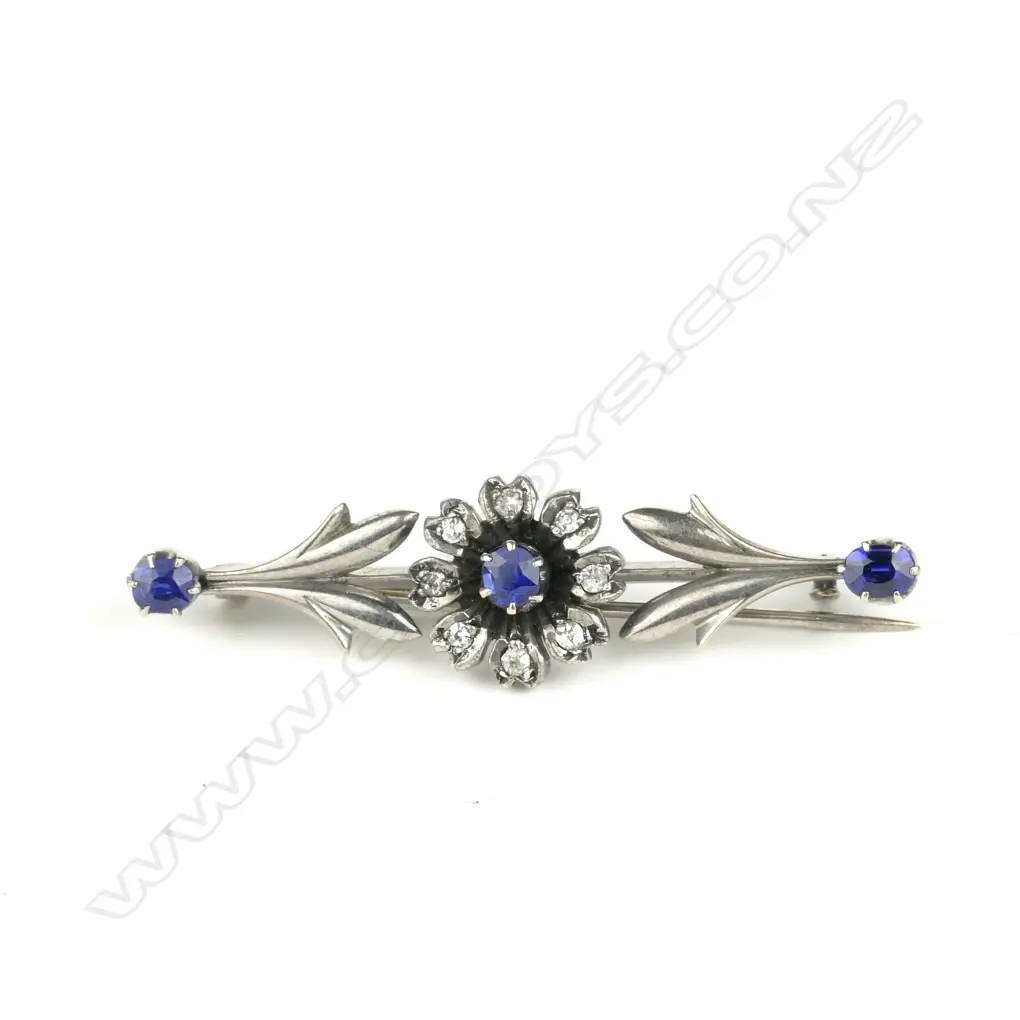 An 18ct. white gold and diamond brooch Image 1++