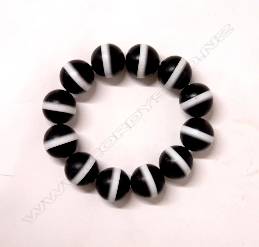 A banded agate large bead bracelet Image 1++