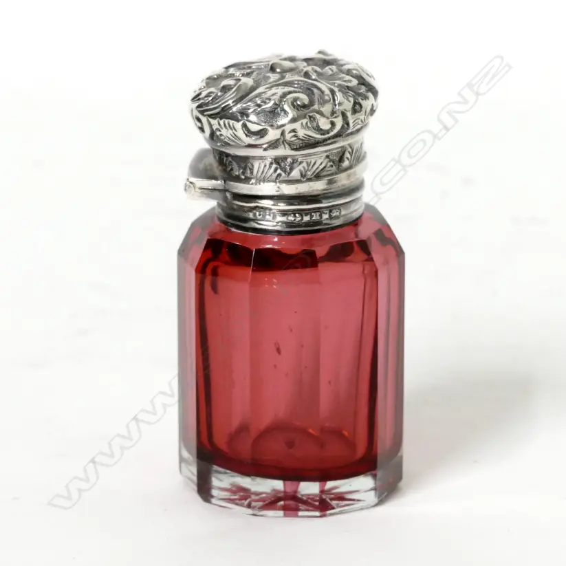 A late Victorian period Cranberry glass scent bottle Image 1++
