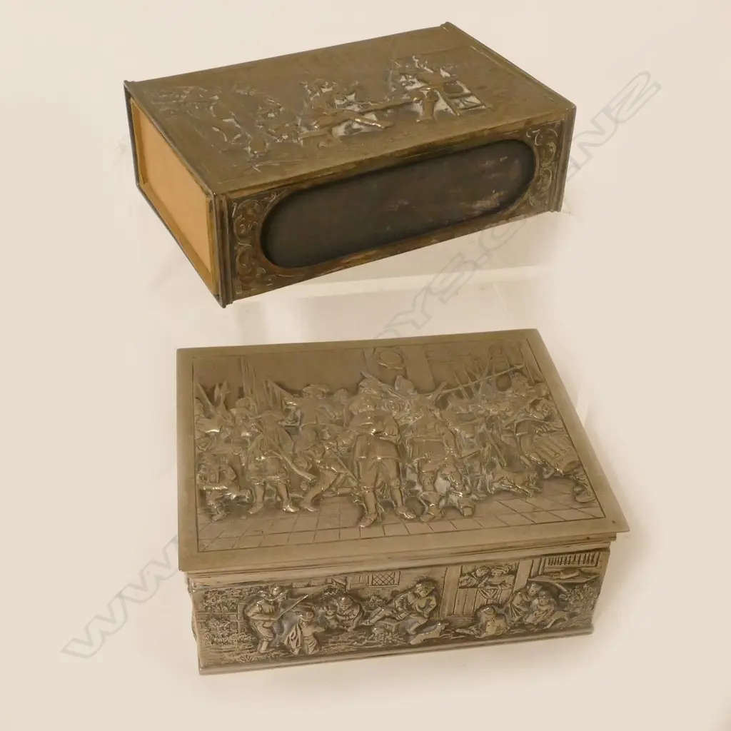 A Dutch .833 standard silver cigarette box Image 1++