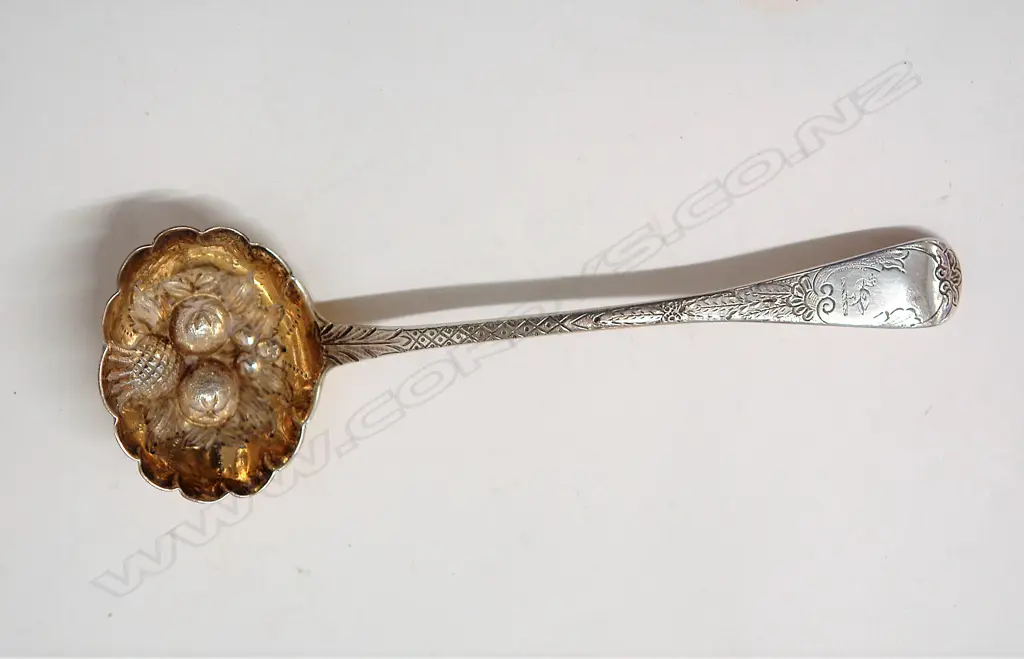 A George IV/Victorian silver berry sifting ladle Image 1++