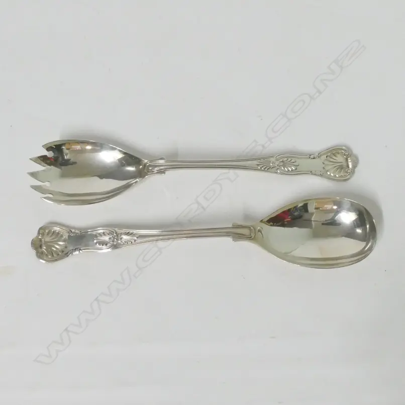 A pair of 20thC King's pattern silver salad servers Image 1++