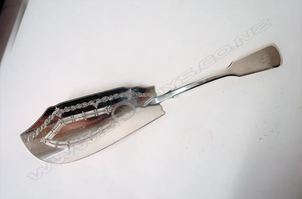 A George III silver fish slice Image 1++