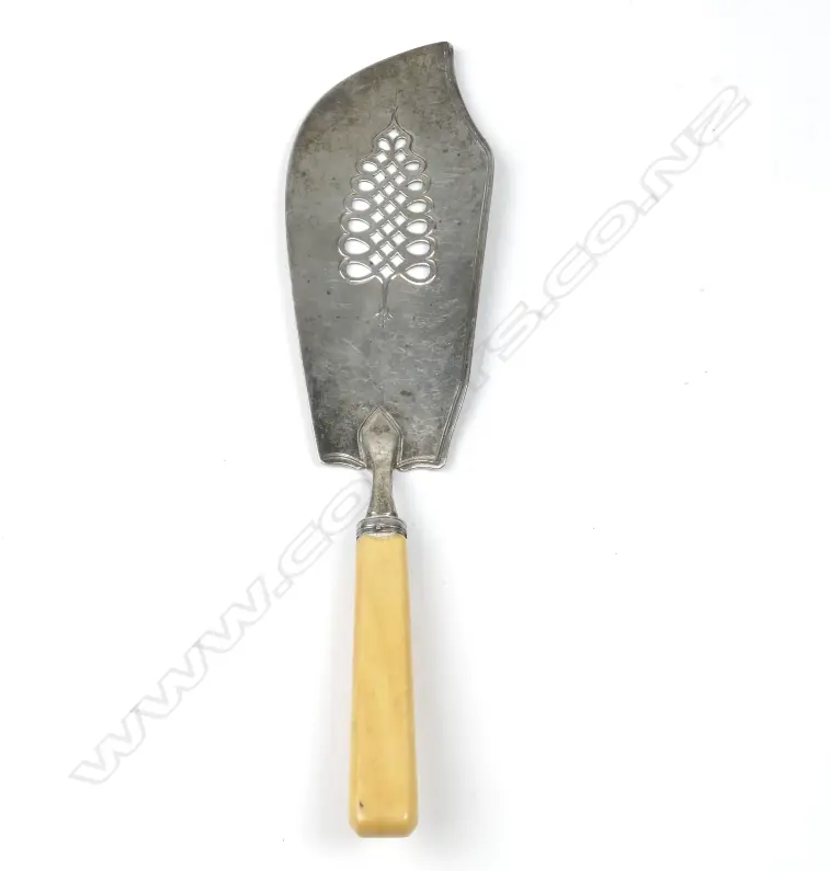 A George III silver fish slice with ivory handle Image 1++