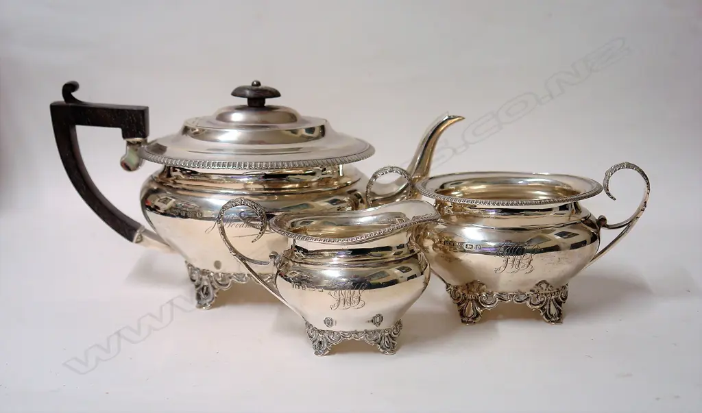 An Edwardian silver three-piece tea set Image 1++