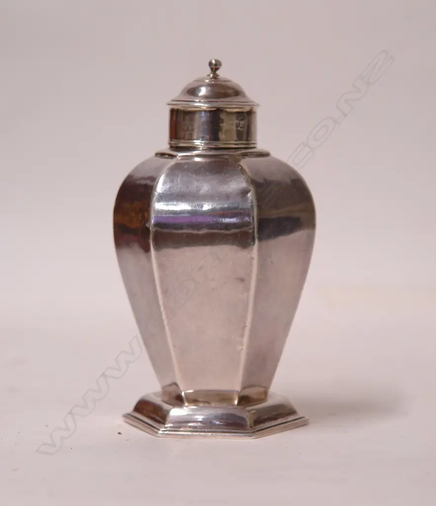 A rare Queen Anne Britannia standard silver tea caddy Image 1++