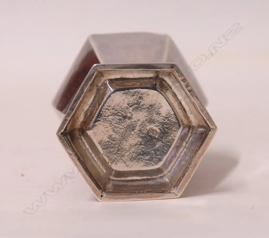 A rare Queen Anne Britannia standard silver tea caddy Image 1++