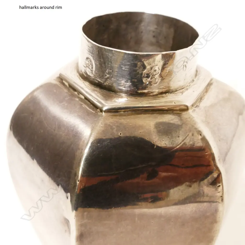 A rare Queen Anne Britannia standard silver tea caddy Image 1++