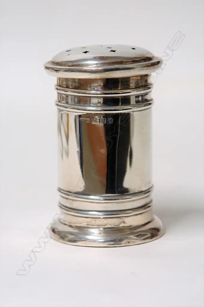 An early 20thC silver pillar box form icing sugar sifter Image 1++