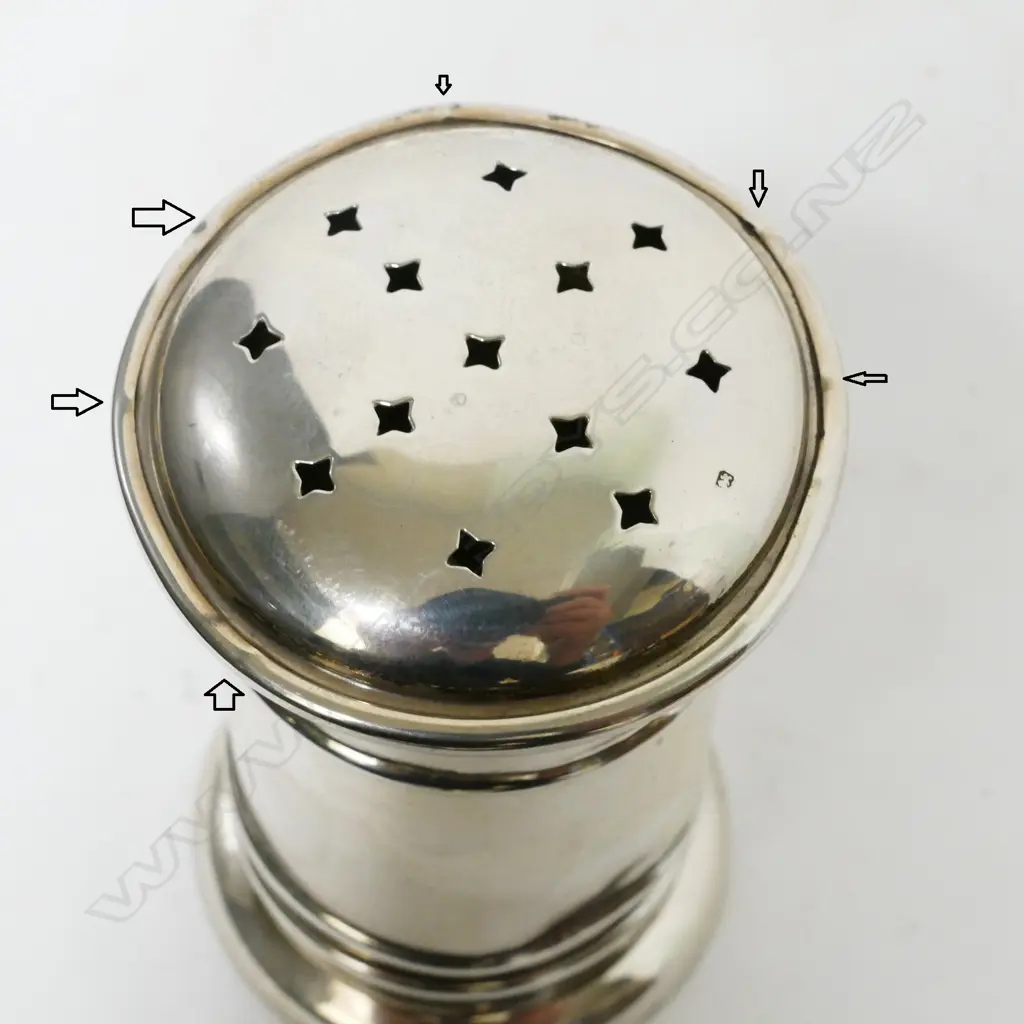 An early 20thC silver pillar box form icing sugar sifter Image 1++