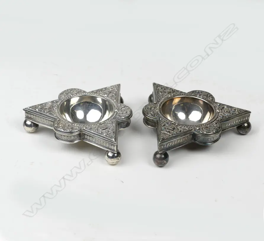A pair of silver Aesthetic Movement table salts Image 1++
