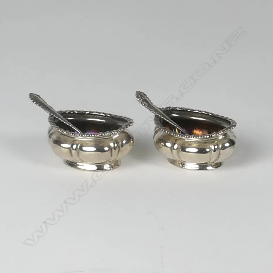 A pair of oval silver salts Image 1++