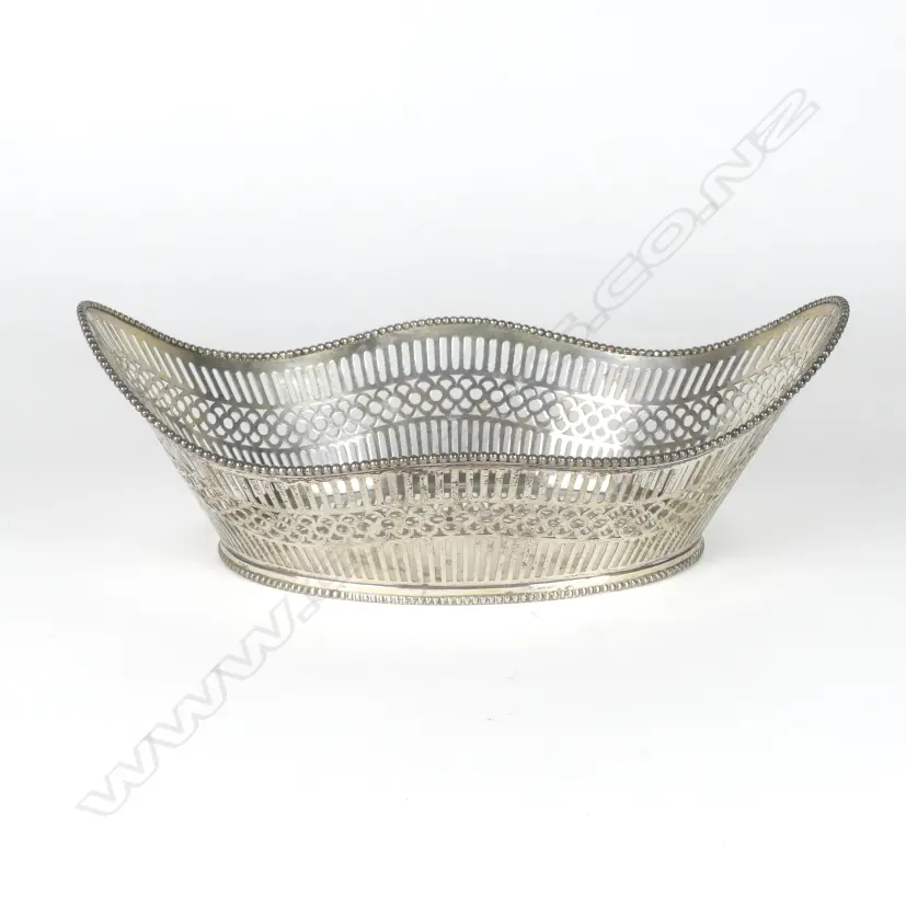 A Dutch silver bread basket Image 1++