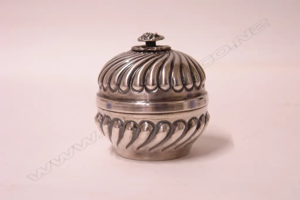A c.1900 silver lidded canister Image 1++