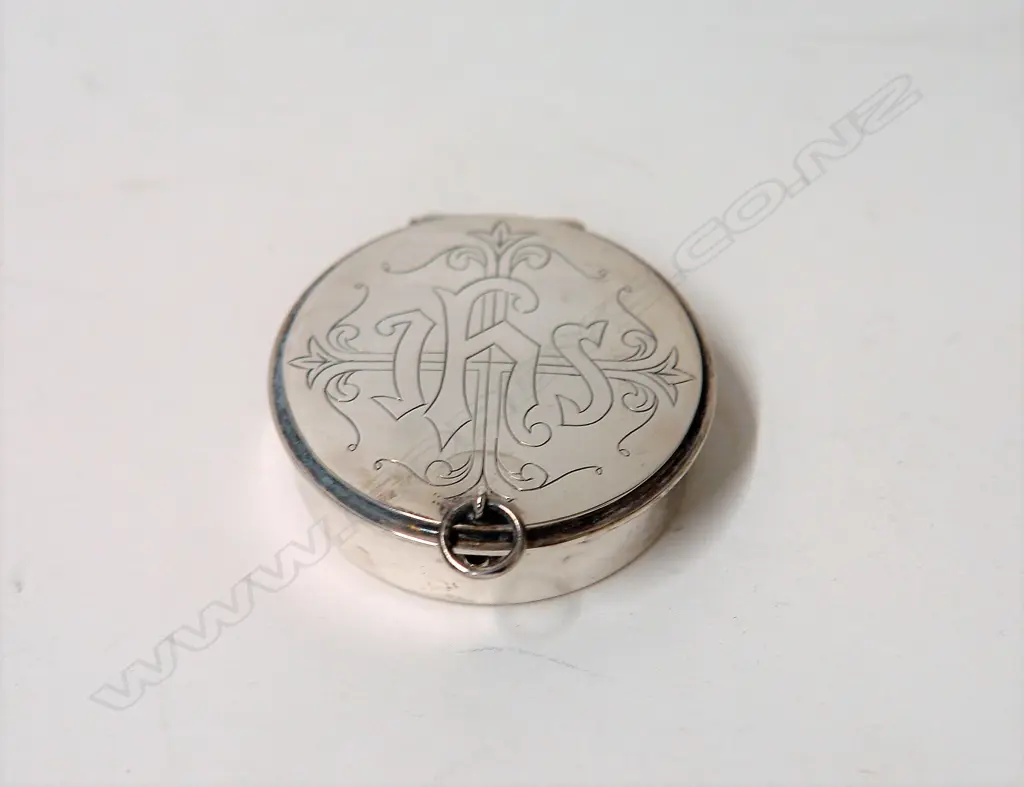A mid-20thC ecclesiastical silver Pyx box Image 1++