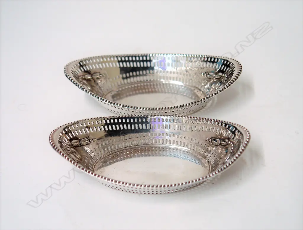 A pair of late Victorian silver bonbon dishes Image 1++
