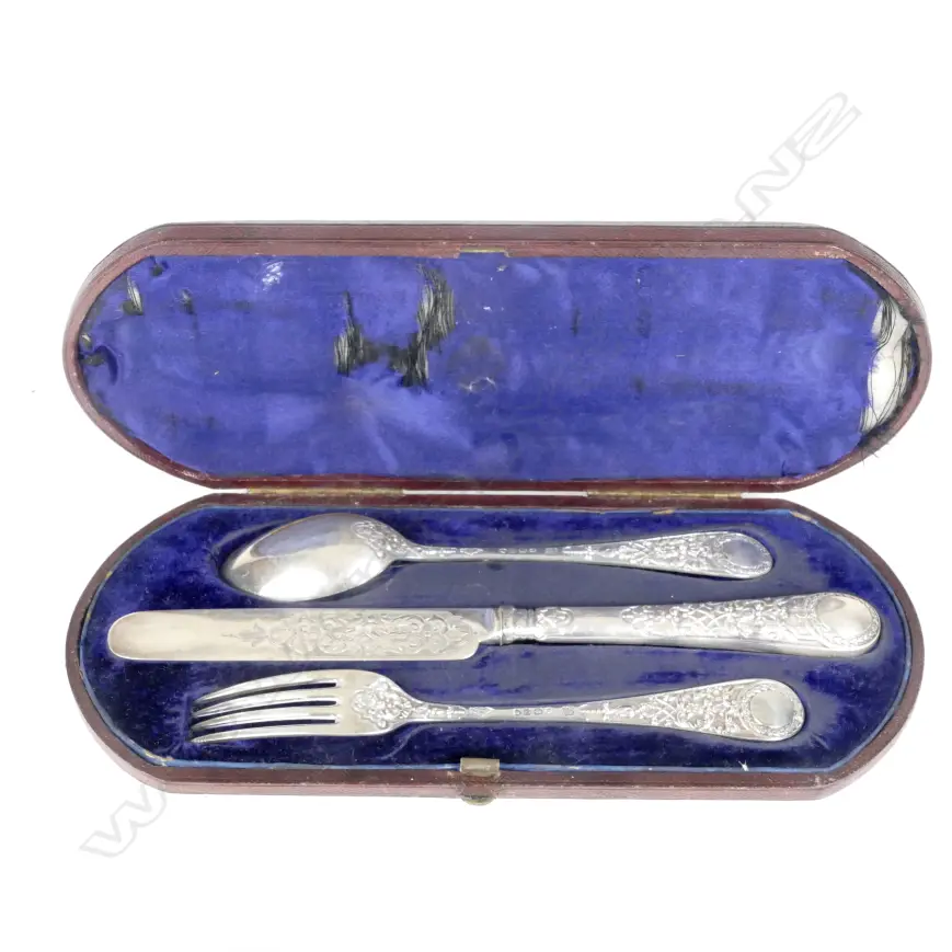 A Victorian silver three-piece cased christening set Image 1++