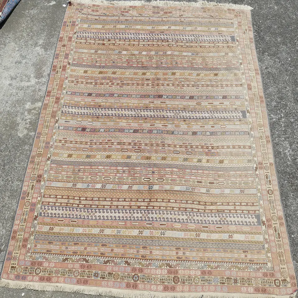 A large Shiraz woven carpet Image 1++