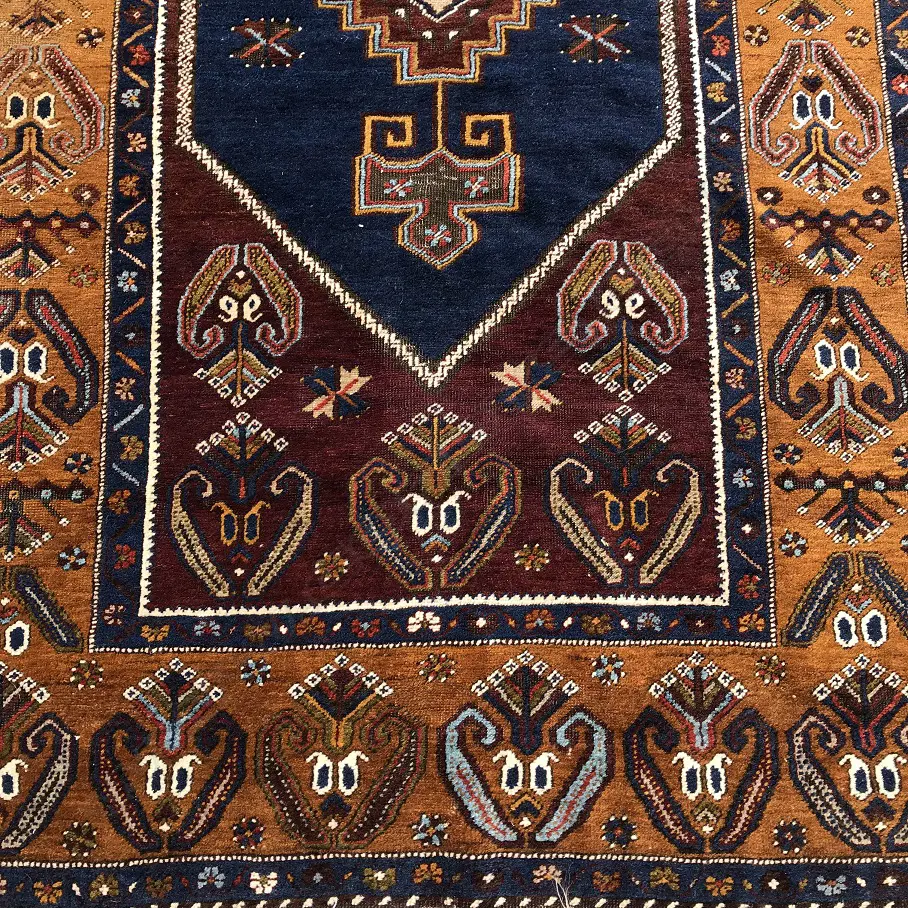 A fine hand knotted Persian Kazak rug Image 1++