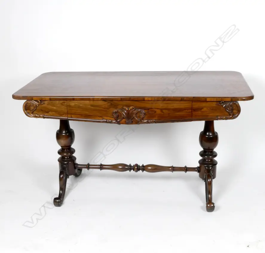 A good quality 19thC rosewood side table Image 1++