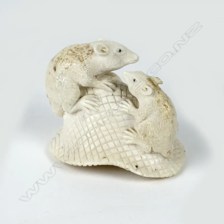 A carved antler small figurine Image 1++