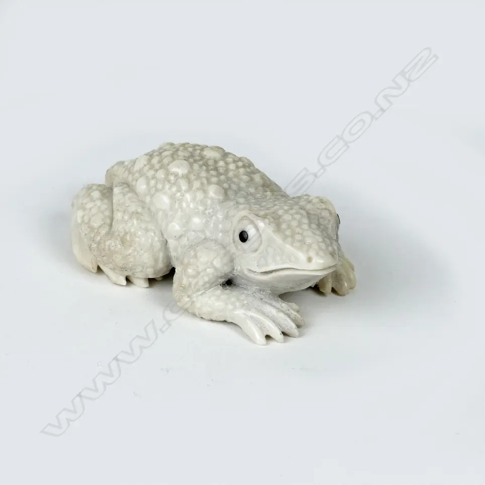 A small antler carved figure Image 1++